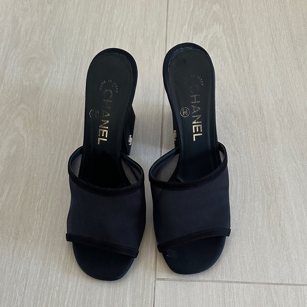 CHANEL Black Heels with Pearl Accent - Picture 4 of 4